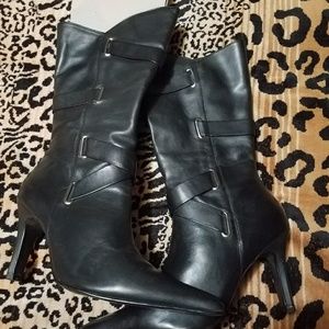 Calf length hi heeled boots